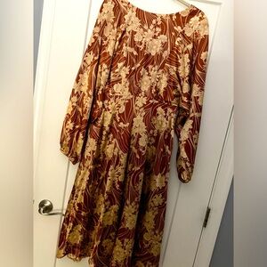 Women’s Size Medium Satin Dress.